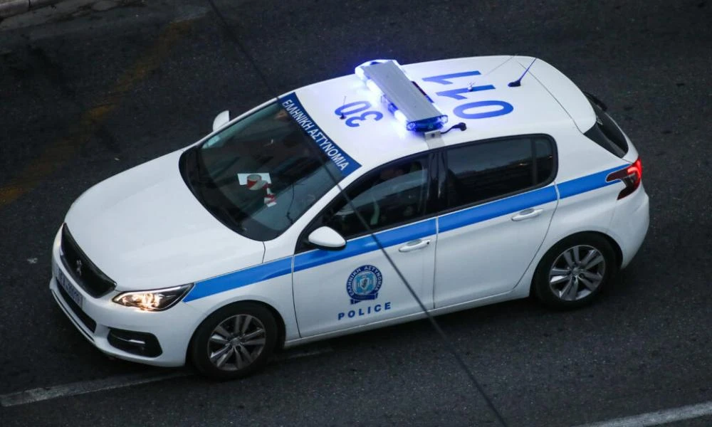 Θεσσαλονίκη: Μετέφεραν μετανάστες στον χώρο αποσκευών ΙΧ